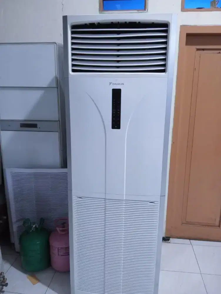AC Daikin Standing floor 5 pk berikut pasang bergaransi 6 bulan