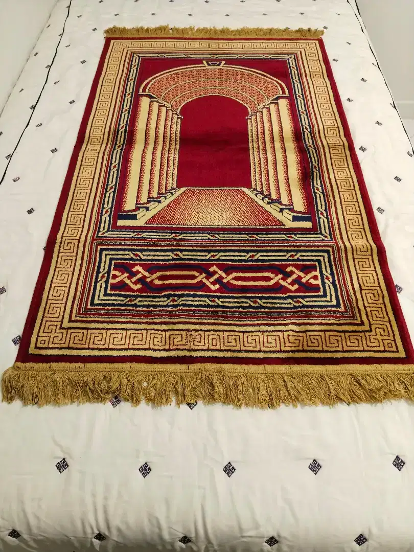 Sajadah tebal 70x120 asli dari Saudi Arabia.