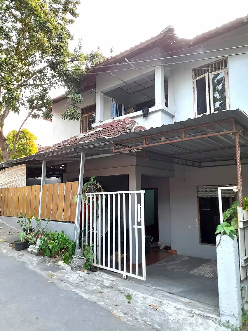 Rumah dengan Ruang Usaha di Argorejo Sedayu
