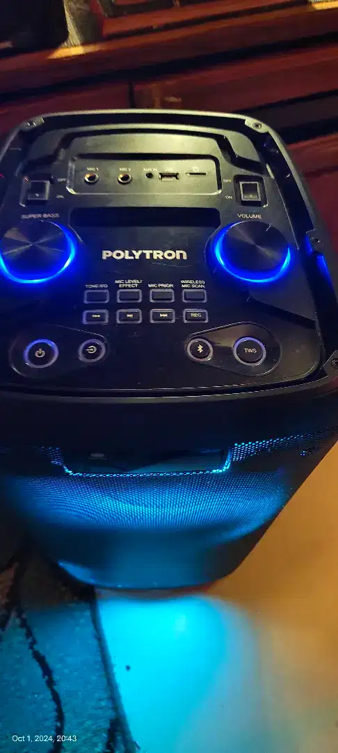 speaker Polytron party max portabel