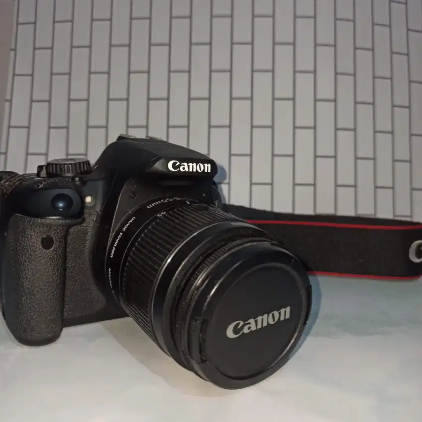 Canon EOS 650D Lensa Kit 18-55mm