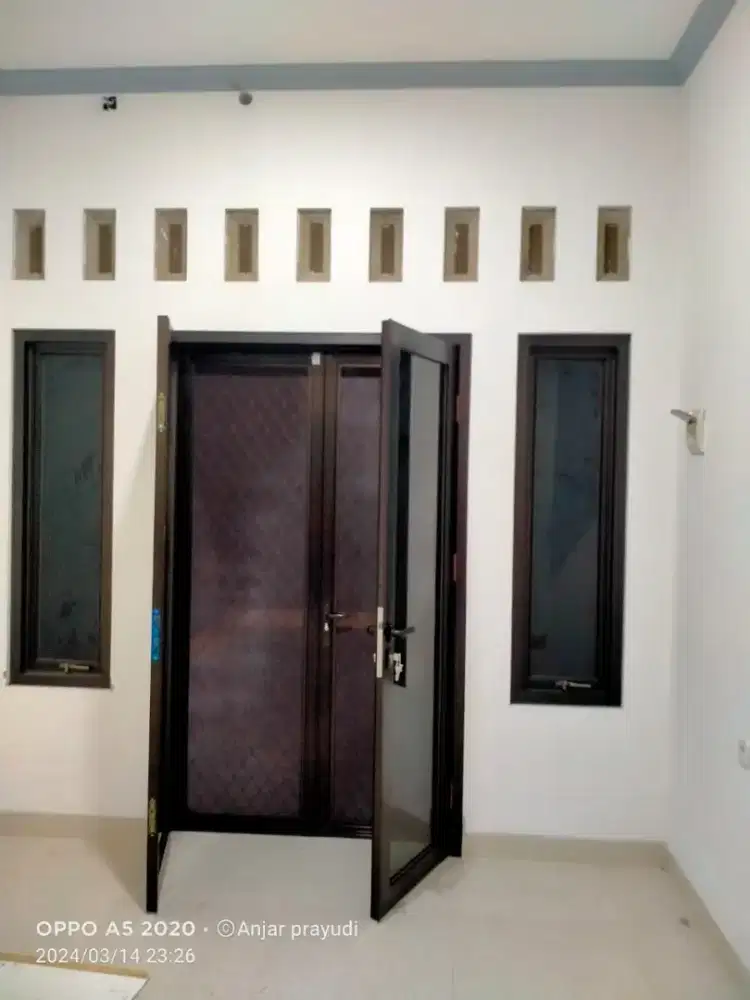 Tukang pintu dan partisi kaca