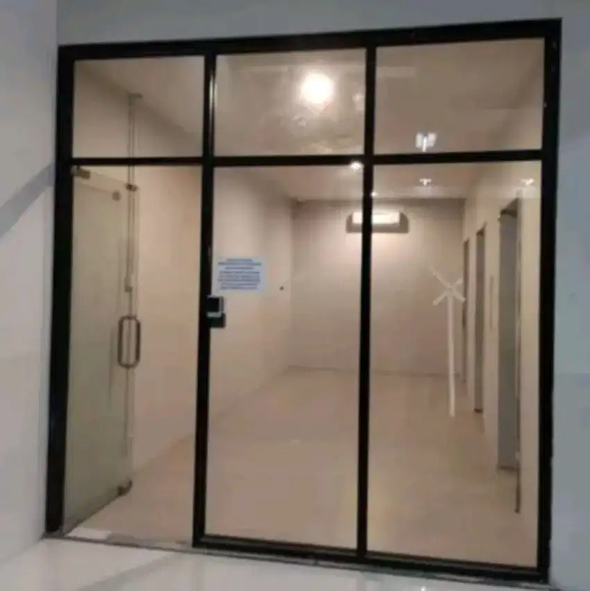 Pintu kaca alumunium