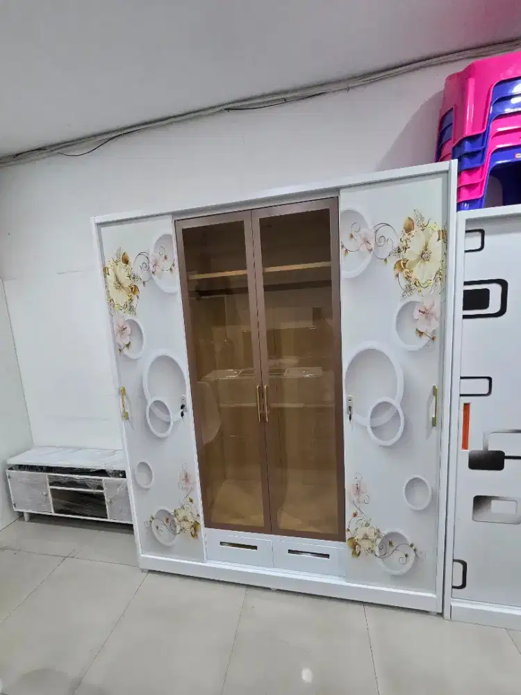 Lemari besi lampu led