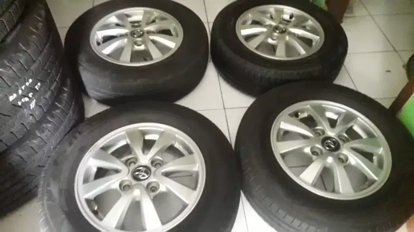 VELG toyota avanza ring 14 sama ban