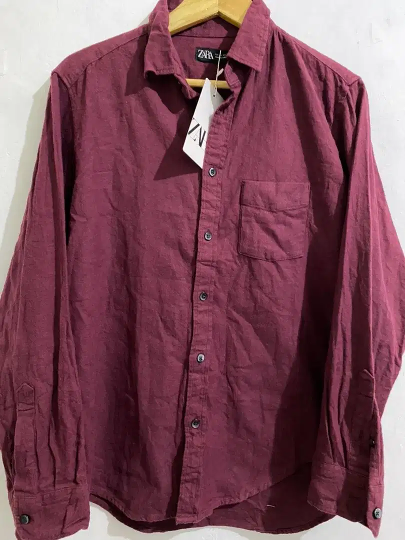 Kemeja flanel warna maroon