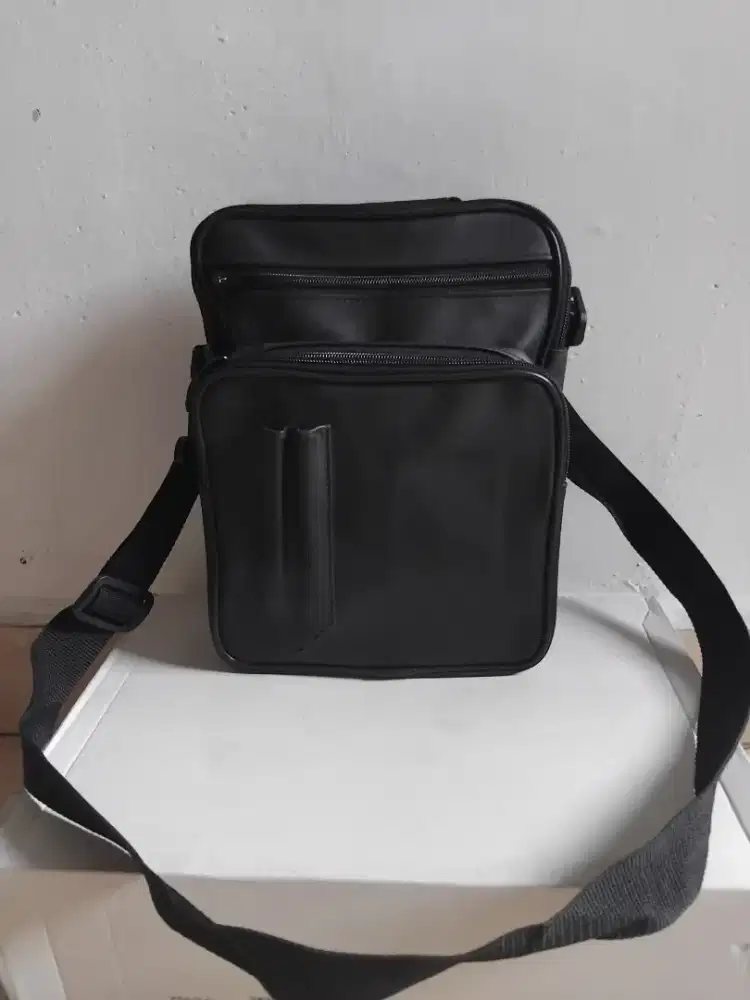 TAS SELEMPANG KULIT PRIA NO BRAND