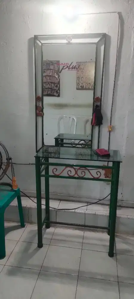 Kaca Salon dan Meja Salon