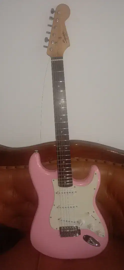 Squier Bullet Stratocaster Pink rare