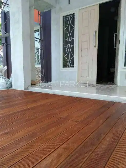 lantai kayu kolam renang decking bangkirai