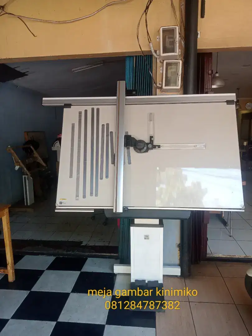 Meja gambar kinimiko