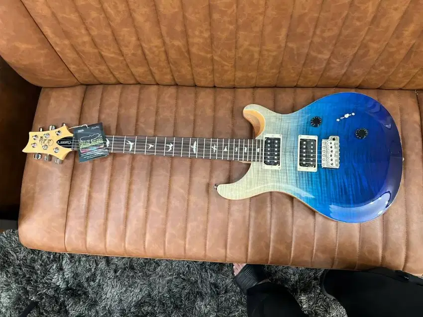 PRS SE Custom 24 Limited-Edition Blue Fade + Gigbag