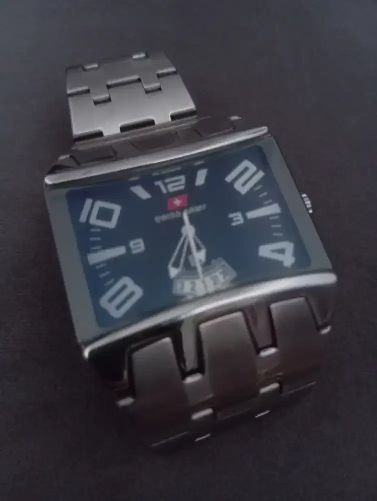 Jam tangan Swiss army