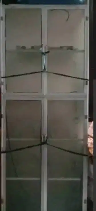 Lemari dapur kaca 2 pintu aluminium