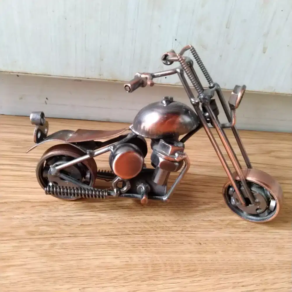 Pajangan uniik motor antik