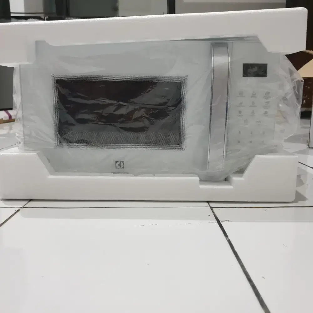 Microwave Electrolux 20 Liter