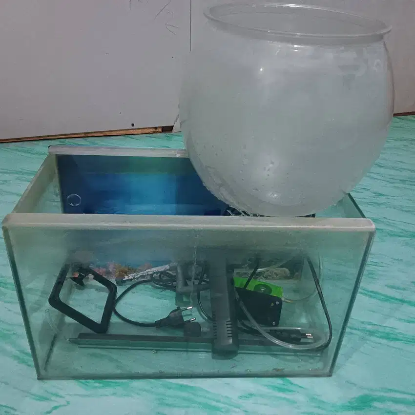 Aquarium 2 unit+filter+ batu aerator+lampu aquarium bekas 110 rb