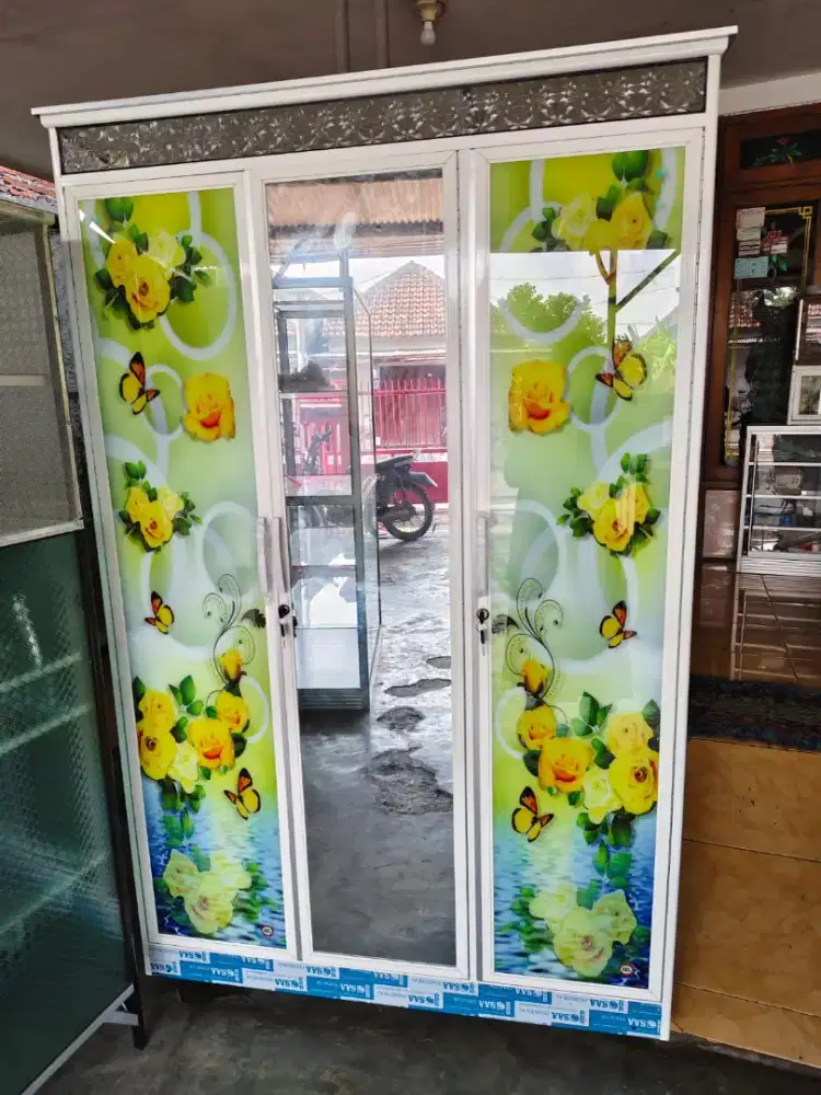 Lemari pakaian alumunium kaca mewah murah