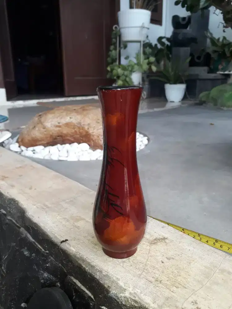 Vas Bunga Unik dan Antik