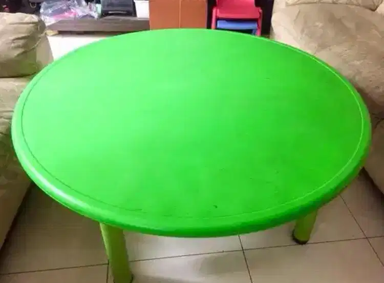 Meja belajar dan main anak kreatif