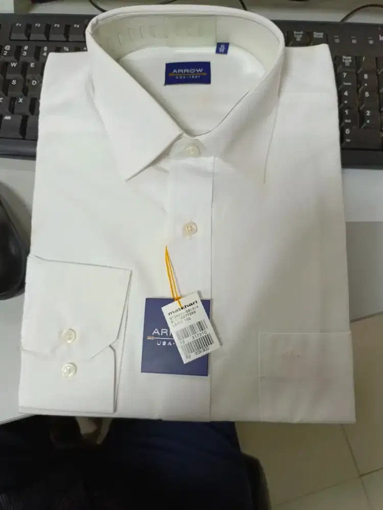 Baju kemeja kantor / kemeja putih ukuran 15 merk Arrow Hadiah