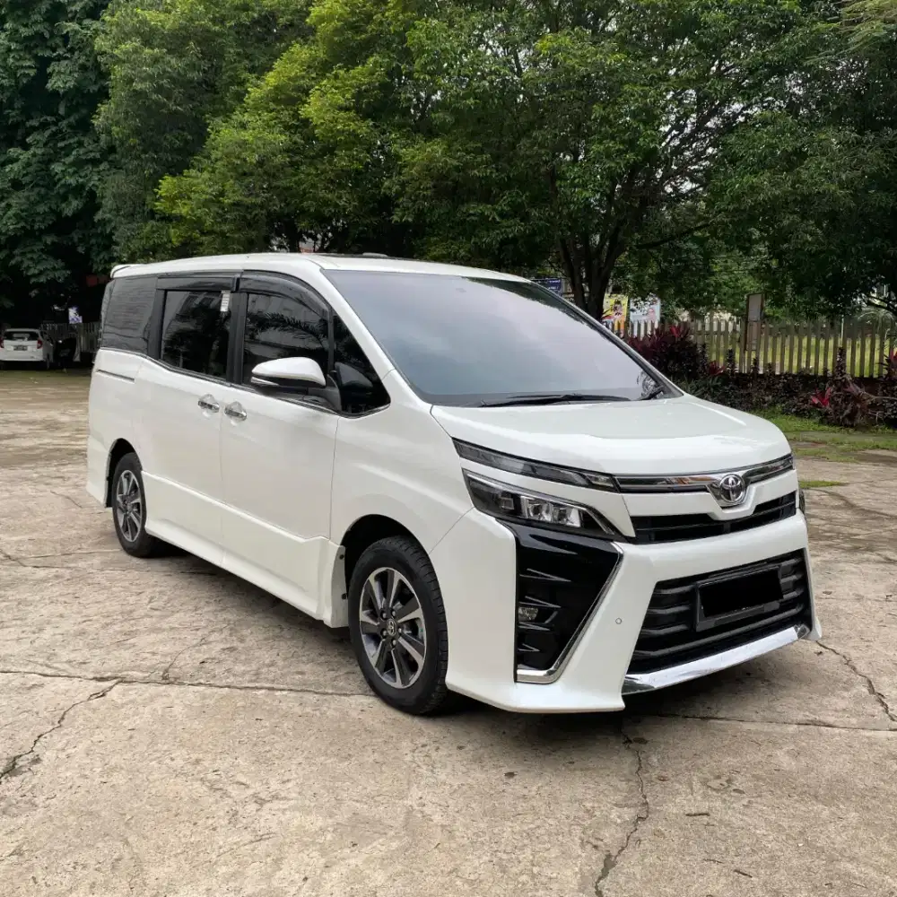 TOYOTA VOXY 2.0 A/T TAHUN 2020
