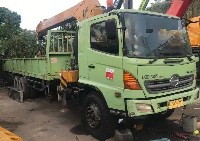 Dijual Truck Crane Hino FL235TI Tahun 2012