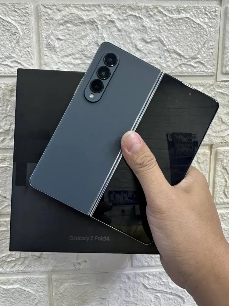 Samsung Z Fold 3 256gb lengkap mulus total Dibeli