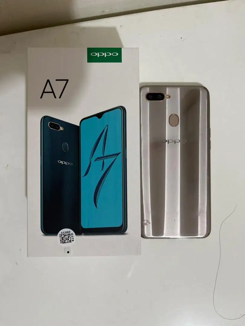oppo A 7 warna emas