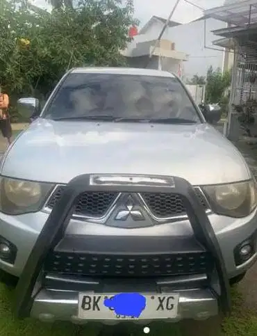Double cabin mitsubishi triton