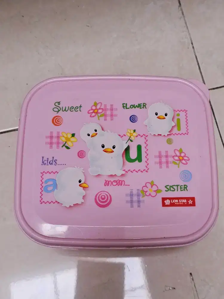 Kotak makan lion star