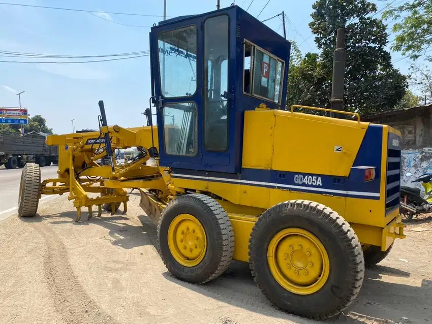 Motor Grader Komatsu GD405A