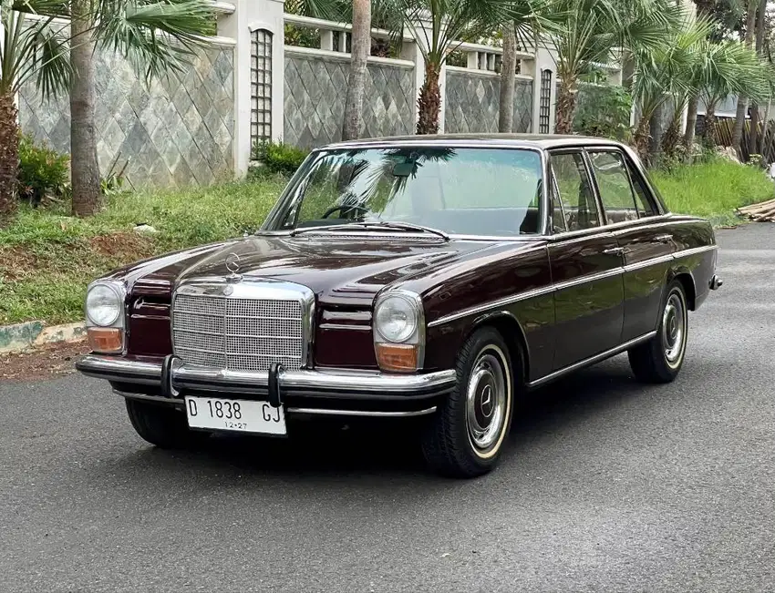 Mercedes Benz 220 1971 Mini W115 Mercy 220 W115 CBU 1972 Mobil Antik