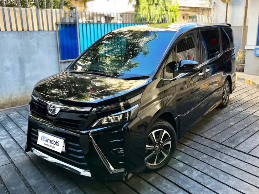 TOYOTA VOXY 2.0 BENSIN MATIC 2017