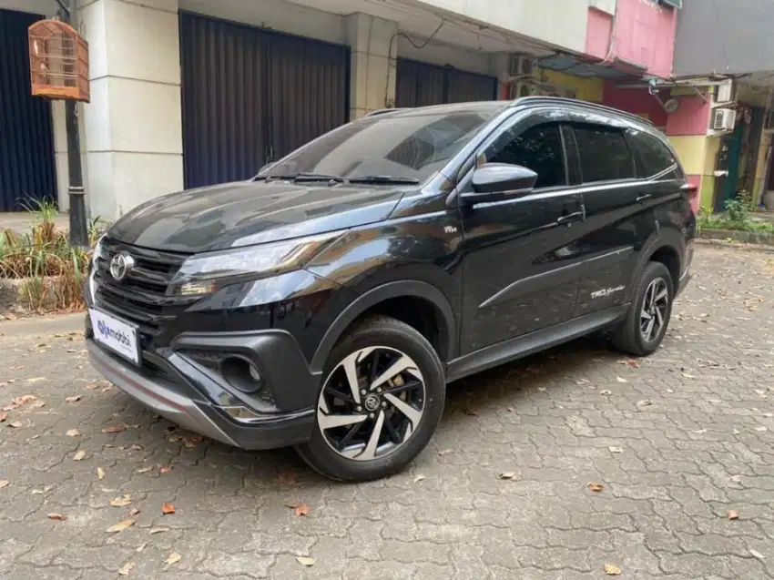 DP Rendah - Toyota Rush 1.5 TRD Sportivo Bensin-MT 2018 Hitam (RS)