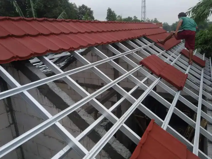 1 paket renovasi bongkar pasang atap lama ganti baja ringan SNI