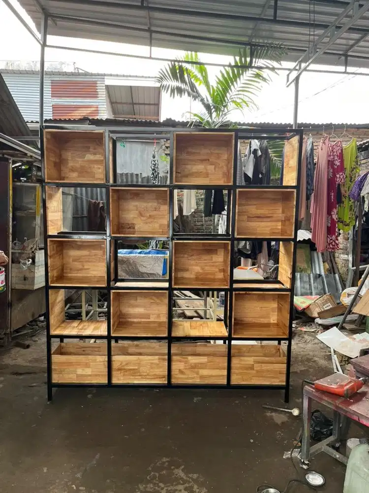 Tempahan aneka rak partisi