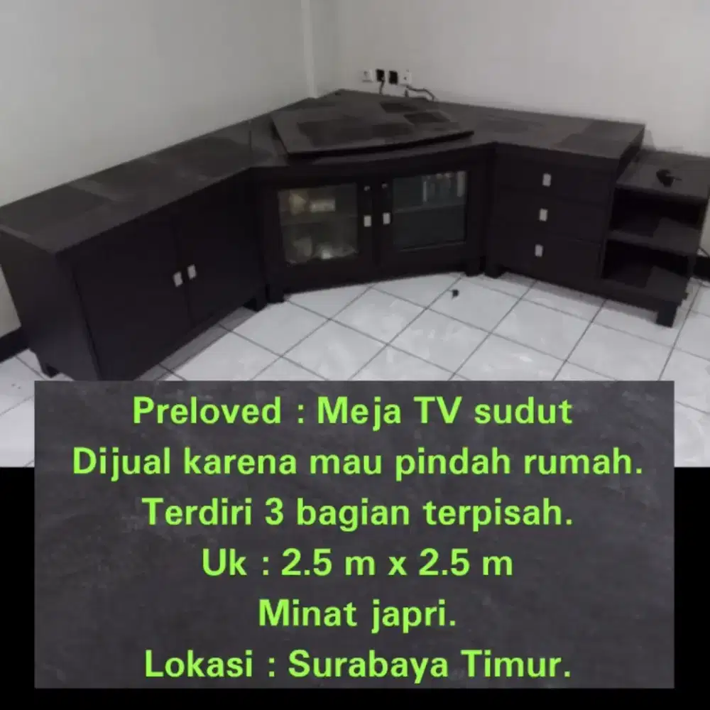 Meja televisi ruang tamu