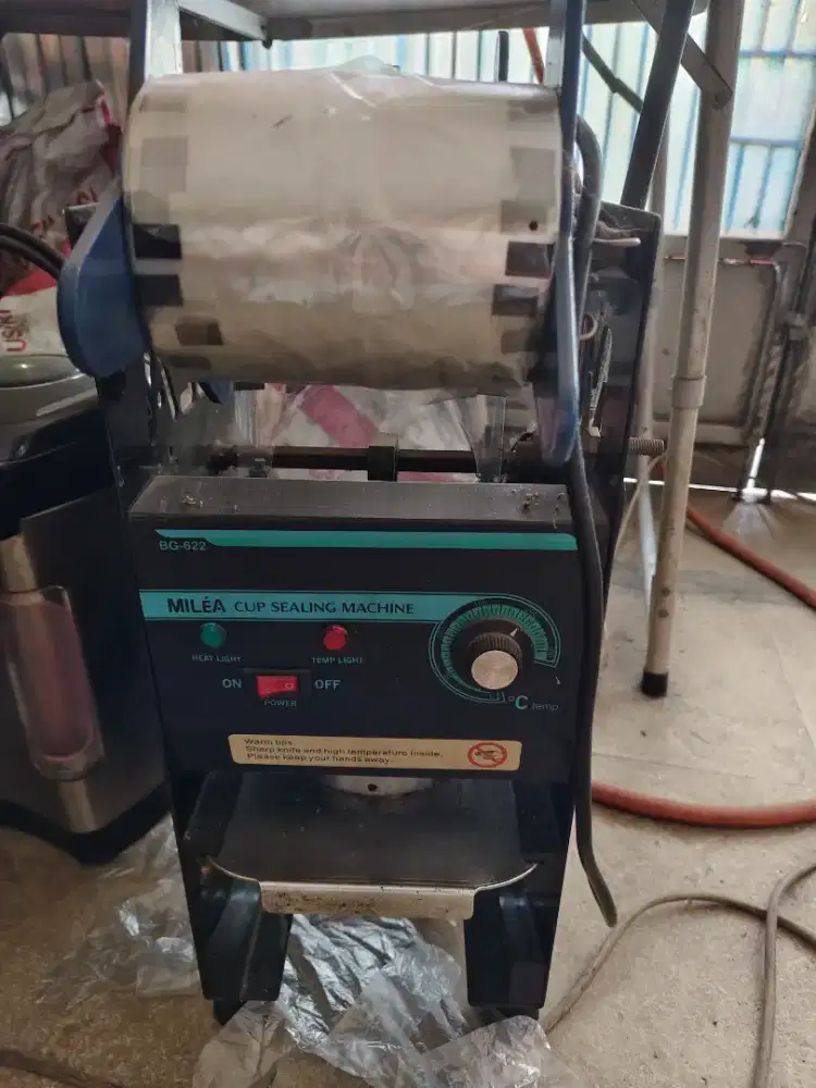 Alat presa cup minuman