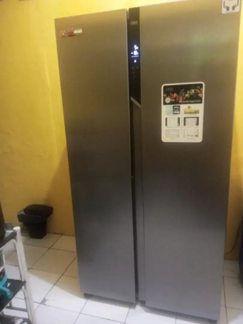 Di jual kulkas merk GEA model G2D 472.R side by side