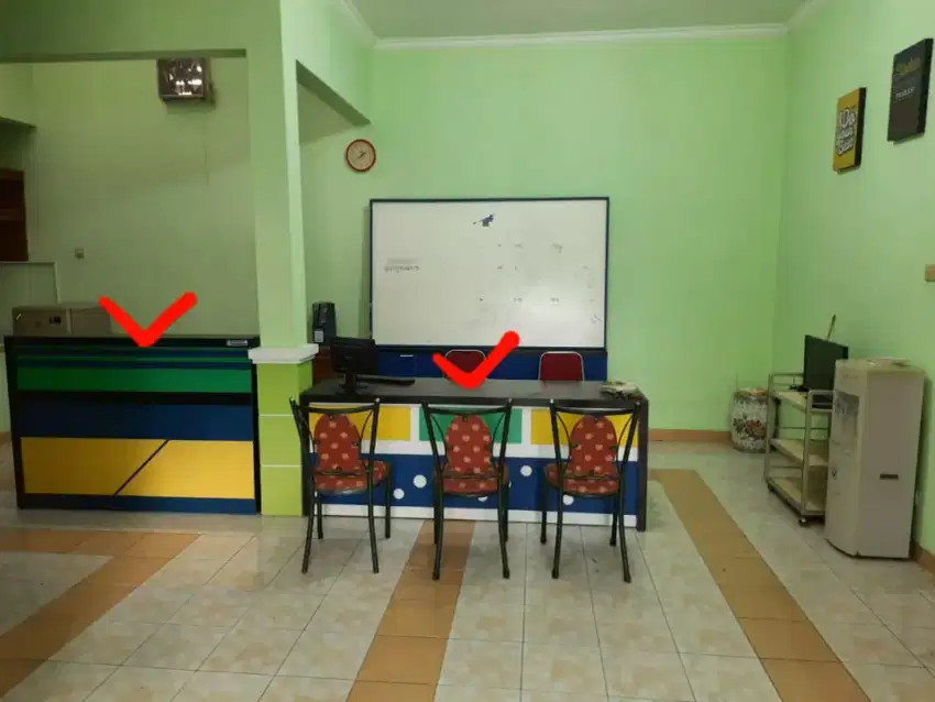 Meja admin buat buka kantor baru