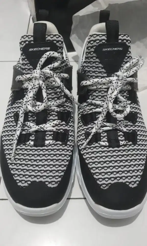 Di Jual Sepatu Skechers DLT-A 51883/WBK White Black Size 41,5 Original