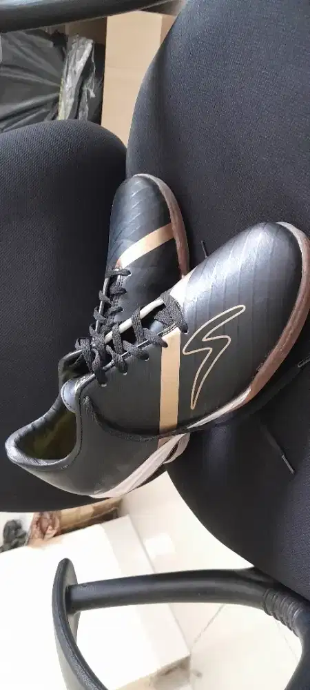 Sepatu Futsal SPECS uk. 42