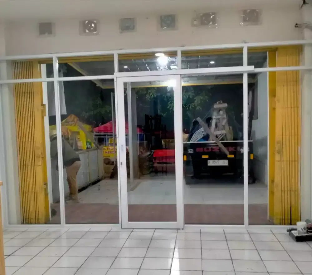 Pembuatan pintu kaca alumunium dan partisi alumunium