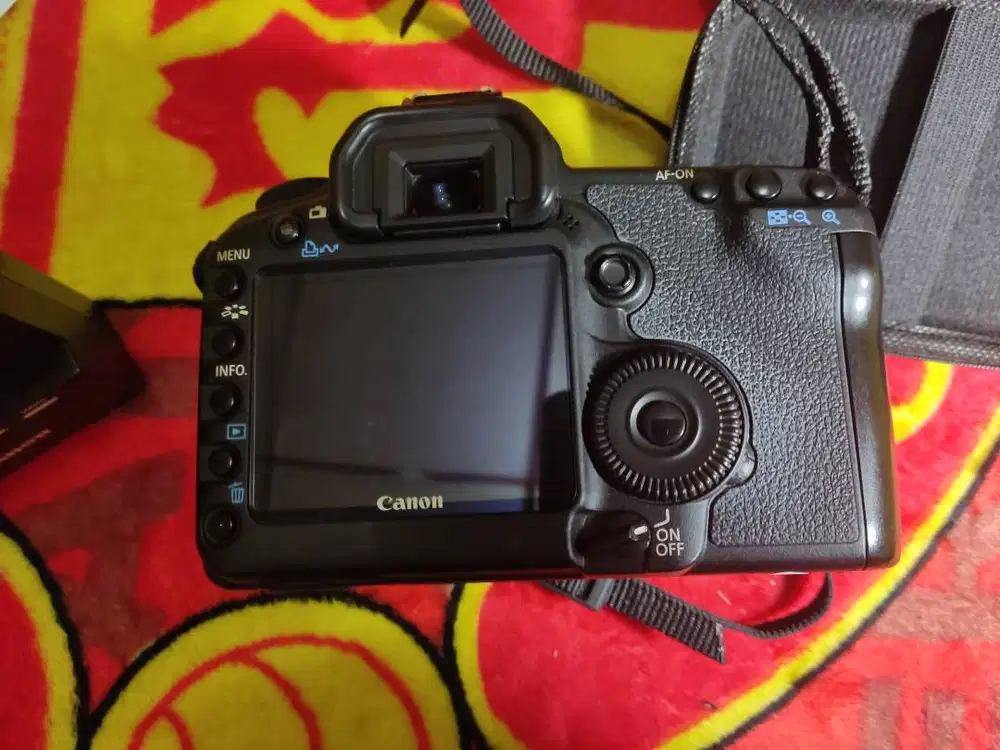 (PAKETAN) Canon 5d Mark II Bodi Only + Lensa 24-105 F4