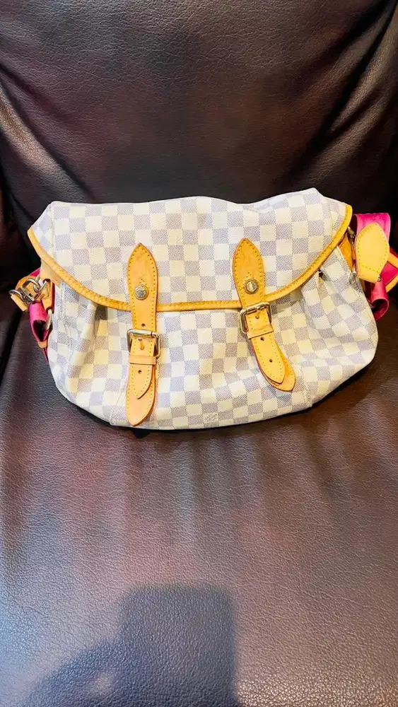 LOUIS VUITTON SLING BAG UNISEX