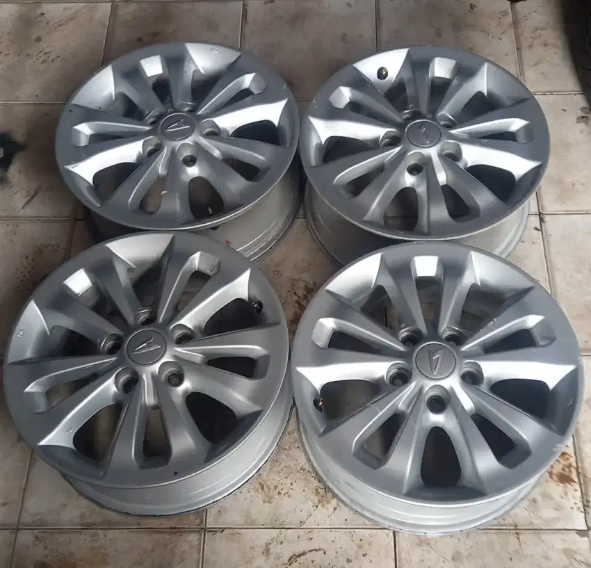 Velg terios ring 16 pcd 114,3 baut 5