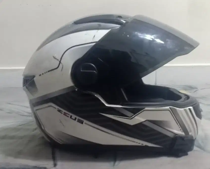 Helm Zeus ZS 811 Putih Hitam