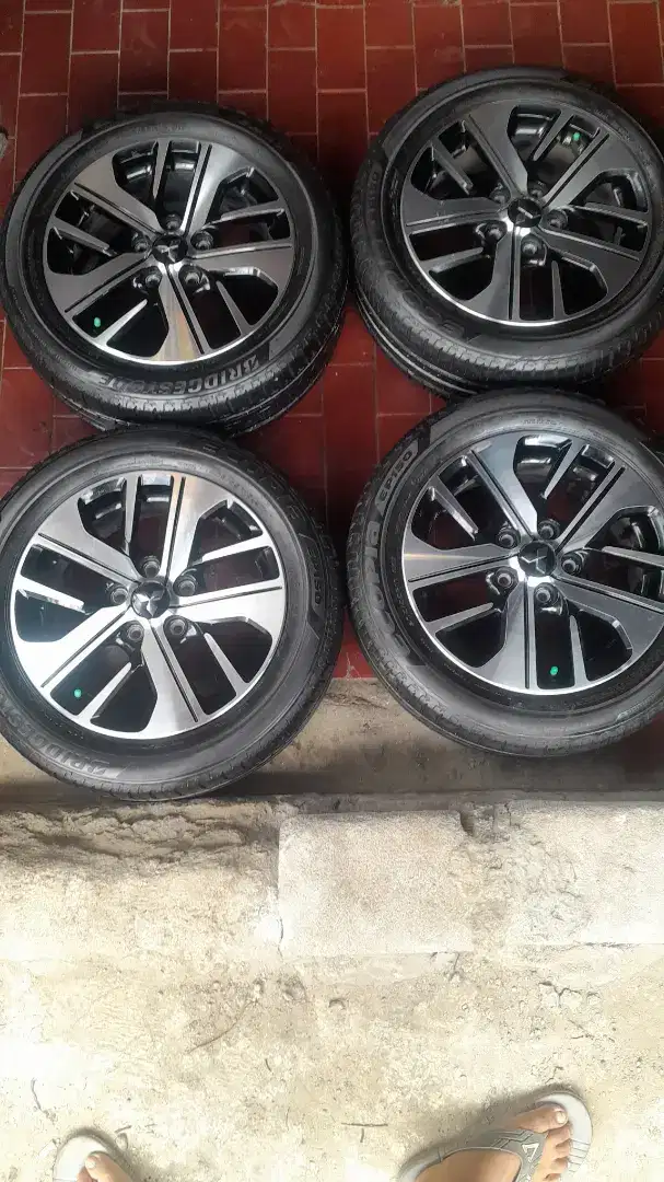 Velg oem Mitsubishi Xpander R16 pcd 5*114.3 plus ban 90% 2022..4pcs