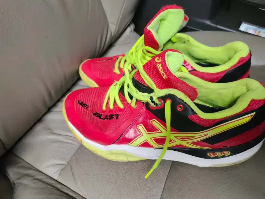 Sepatu badminton asic size 41